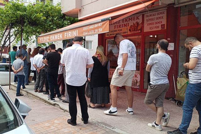 Boyabat'ta Vatandaşlar Fıldır Fıldır Ekmek Arıyor 2 Boyabat'ta Vatandaşlar Fıldır Fıldır Ekmek Arıyor123