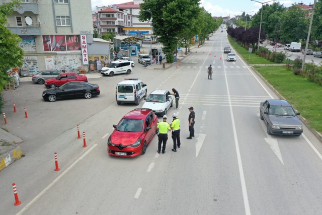 Polis Boyabat'ta Kurban Bayramı Tedbirleri Kapsamında Dronla Uygulama Yaptı Kurban
