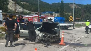 Boyabat'ta Trafik kazası 2 Yaralı nBoyabat istikametinden Kastamonu istikametine seyir