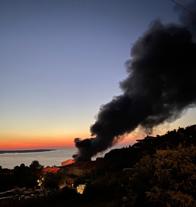 Sinop'ta Yangın Sinop belediyesi itfaiyesinin tüm müdahalelerine rağmen,  yangına Sinop