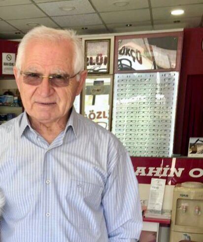 Boyabat Camikebir mahallesinde oturan Şahin Optik sahibi Ali Rıza Şahin,