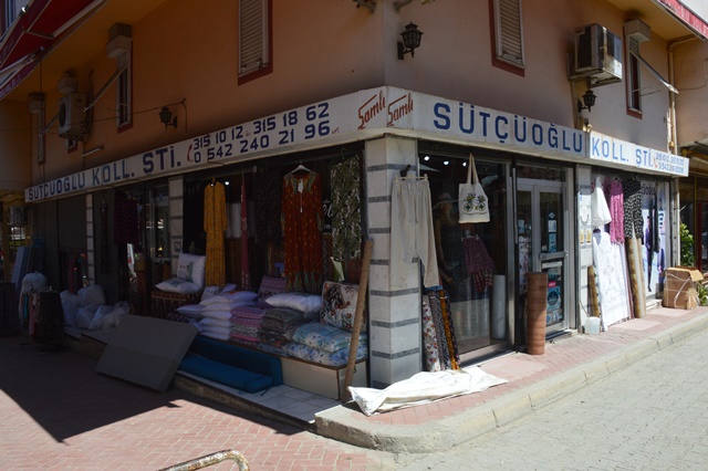 Boyabat Sütçüoğlu manifatura mağazası kollektif Şirketine tüm okul kıyafetleri gelmiş