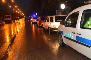 Boyabat'ta akşam saatlerinde  başlayan sağanak yağış beraberinde  trafik kazaları buğun