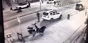 Boyabat Adnan Menderes bulvarında motosiklet sürücüsü kontrolü kaybedince ortaya bu