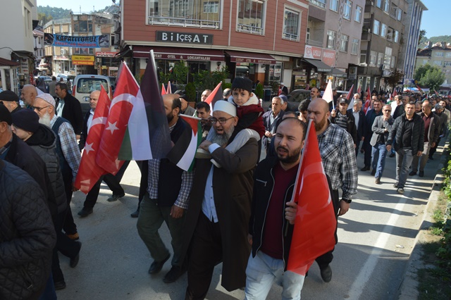 Boyabat'ta  Sivil Toplum Örgütü (STK)'lar organizatörlüğünde İsrail'i kanamak amacıyla “Soykırıma