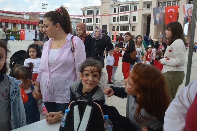 Cumhuriyet kuruluşunun 100. yılı ve 29 Cumhuriyet Bayramı öncesi Boyabat'ta 