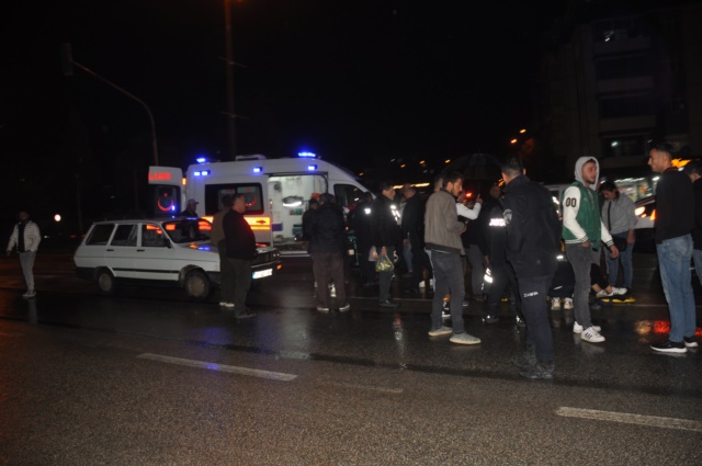 Boyabat Adnan Menderes bulvarı ışıklarda meydana gelen trafik kazasında 2