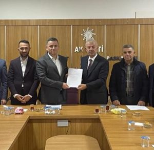  Hasan Öztürk bugün Ak Parti ilçe başkanlığına başvurusunun ardından yapmış