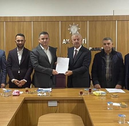  Hasan Öztürk bugün Ak Parti ilçe başkanlığına başvurusunun ardından yapmış