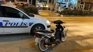 Boyabat'ta Trafik polisi, motosiklet ve motorlu bisiklet kullanıcılarına yönelik denetimlerini