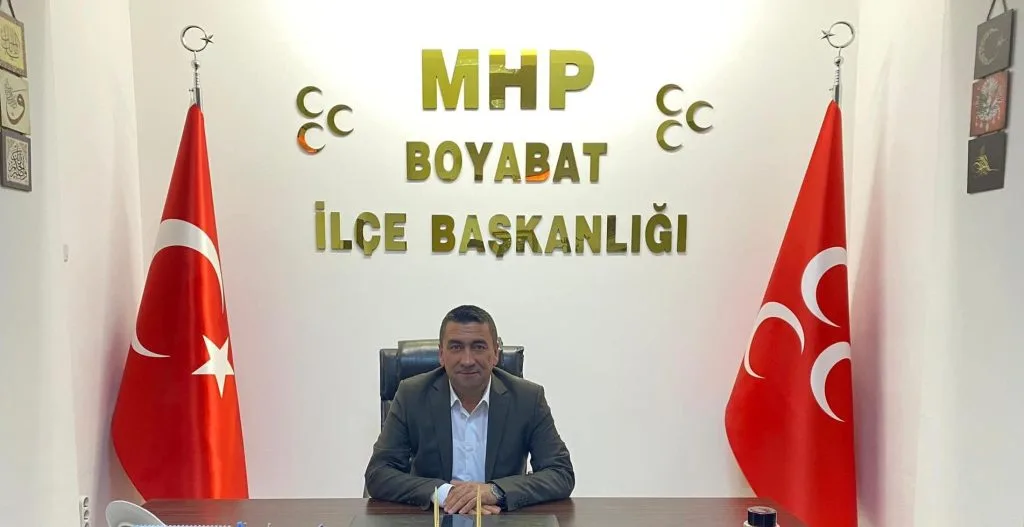 Milliyetçi Hareket Partisi ilçe başkanı Hüseyin Ayyüksel yılbaşı için bir