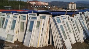 Ev Sahipleri, İnşaat yapanlar Cüneyt Gümüş spot 'tan  ahşap, plastik