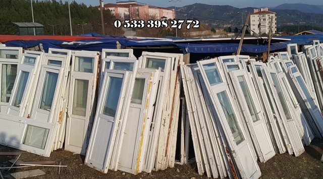 Ev Sahipleri, İnşaat yapanlar Cüneyt Gümüş spot 'tan  ahşap, plastik