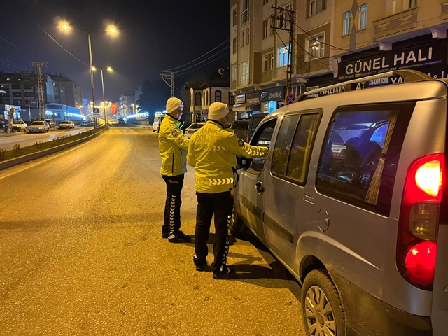Boyabat'ta Trafik Denetimlerinde 7 Günde133 483 Para Cezası Yazdılar 1 Boyabat'ta Trafik Denetimlerinde 7 Günde133.483.00 Para Cezası Yazdılar