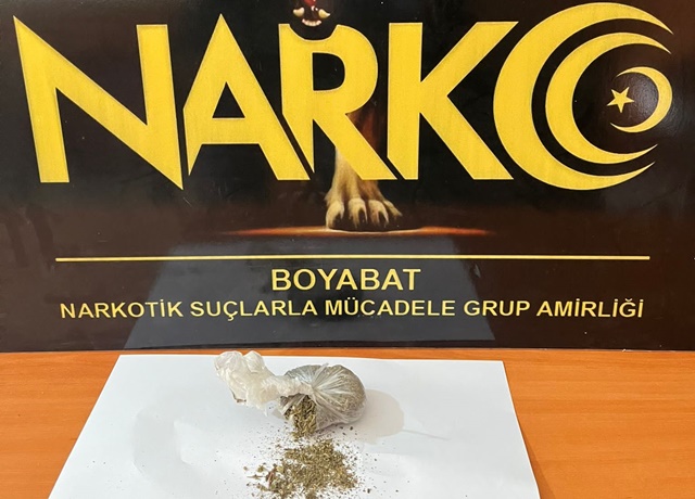 Boyabat İlçe Emniyet Müdürlüğü Narkotik ekipleri Boyabat İlçe merkezinde yaptıkları