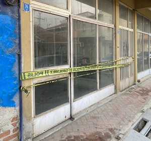 Boyabat Orta çarşıda garaj olarak bekletilen dükkanda bulunan otomobil çalındı.