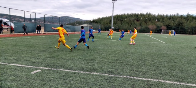 Boyabat Çeltikspor ve Saryeşspor bugün Boyabat Daylı stadında karşı karşıya
