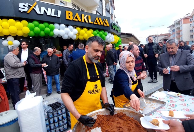Boyabat Şanlı Çiğ Köfte ve Baklava Salonu dualar eşliğinde açılışı
