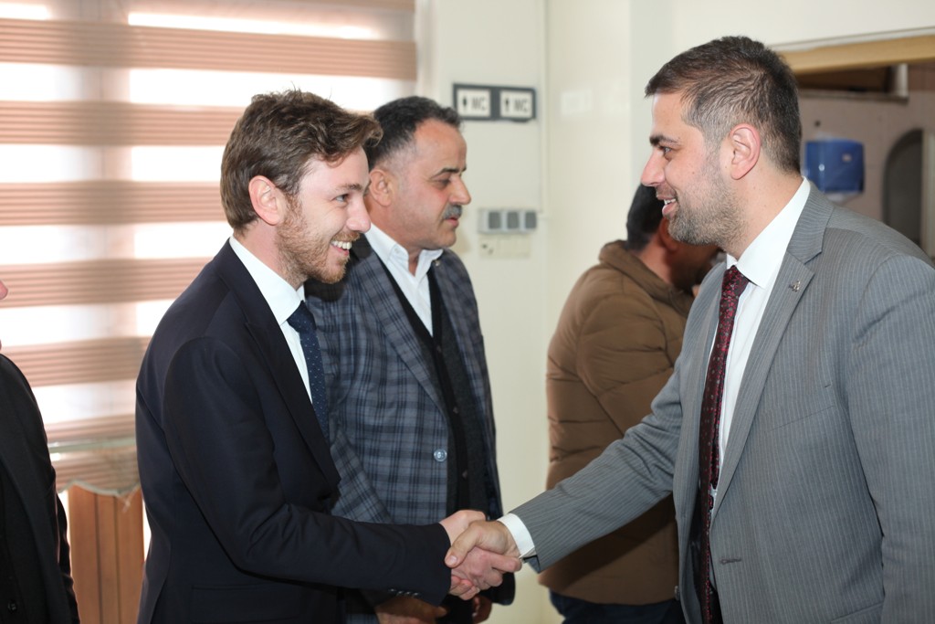 Milliyetçi Hareket Partisi çalışmalarına hız kesmeden devam ediyor, öğlen saatlerinde