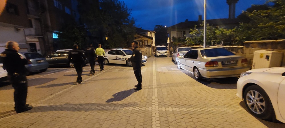 Boyabat'ta akşam saatlerinde 3 kişi arasında çıkan tartışma silahlı kavgaya