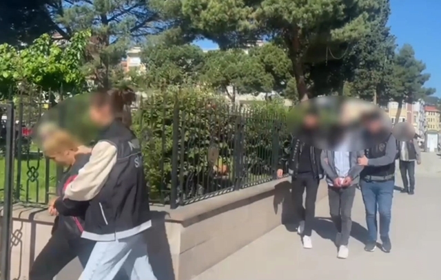 Boyabat’ta şüpheli araçta 468.47 gram bonzai uyuşturucu maddesi ele geçirildi.