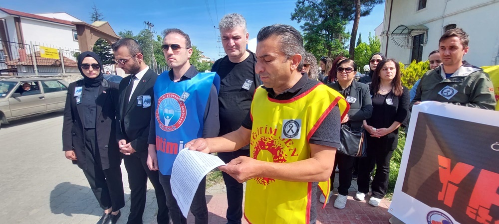 Boyabat İlçe Milli Eğitim Müdürlüğü önünde Boyabat Eğitim İş, Eğitim,