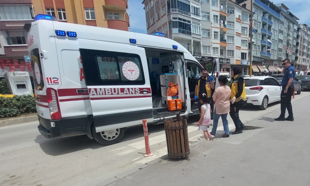 Boyabat Adnan Menderes Bulvarı’nda 3 yaşındaki çocuk, başıboş gezen köpek