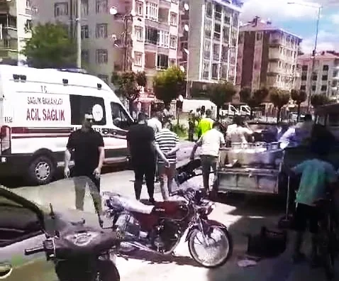 "Boyabat Saraydüzü Durağan yol kavşağında motosiklet ve otomobilin karıştığı trafik