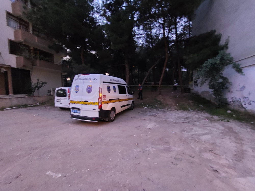 Boyabat Camikebir'de bir genç ormanlık alanda kendini başından vurdu. Ağır