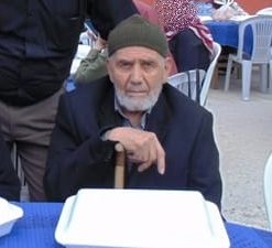 Boyabat Belediyesi çalışanlarından Yaşar Çelebi, Gökdere mahallesi Muhtarı Mahmut Çelebini