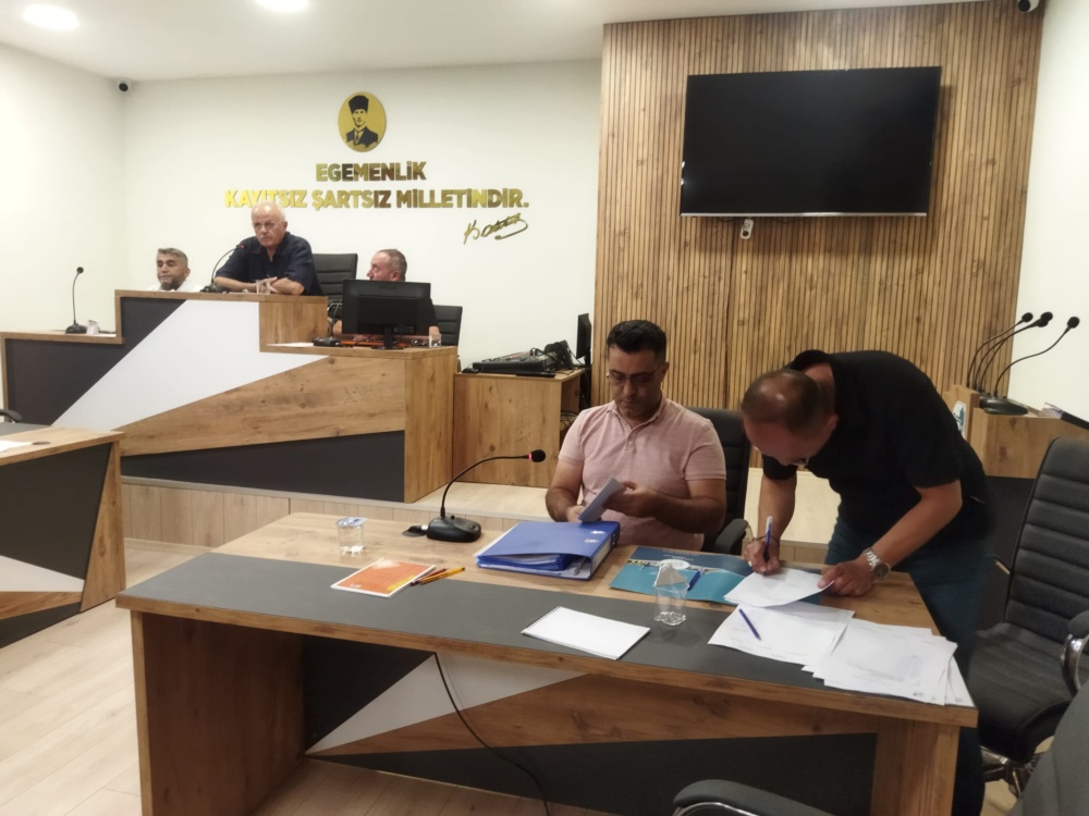 Boyabat Belediyesine ait halı saha tesisi Boyabat Belediyesi meclis salonunda