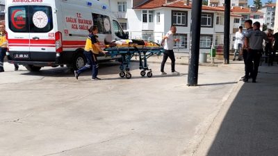 Boyabat Muratlı Köyü mevkiinde iki otomobilin çarpışması sonucu meydana gelen