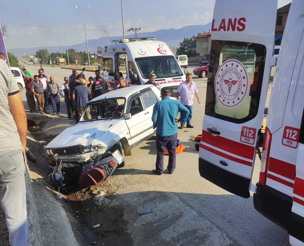 Boyabat'ta bu sabah meydana gelen bir trafik kazasında iki kişi