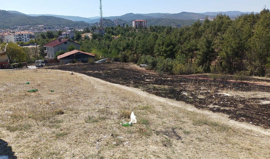 Boyabat Çamlıca Mahallesinde öğlen  saat14.00 sıralarında kuru otların tutuşması ile