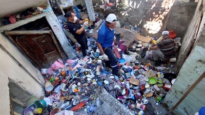 Boyabat Camikebir Mahallesi Panayır Tepe Caddesi’nde kötü kokular nedeniyle boşaltılan