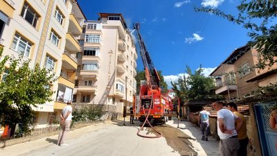 Boyabat Kumluk mahallesinde bir apartmanın teras  katında yangın çıktı. Çıkan