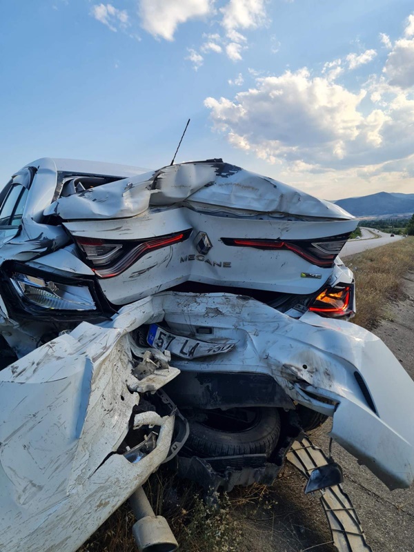 81 ABF 582 plaka  Kamyonet ile Sinop İstikametinden Boyabat  istikametine