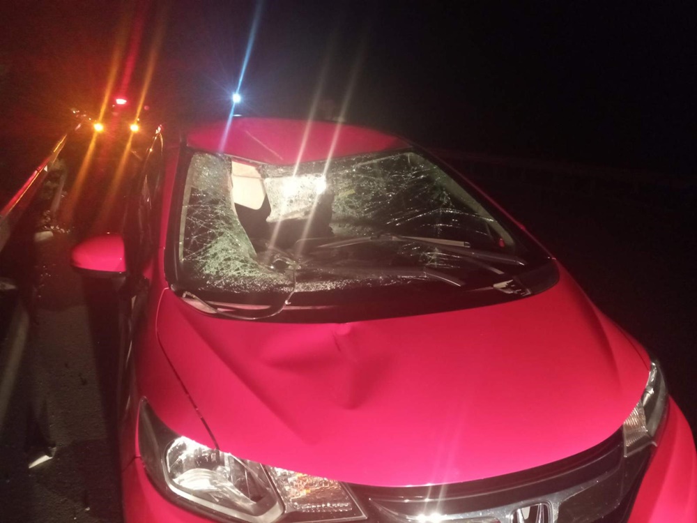 Boyabat'tan Sinop istikametine seyir halinde bulunan otomobilin tekerleği kopunca çift