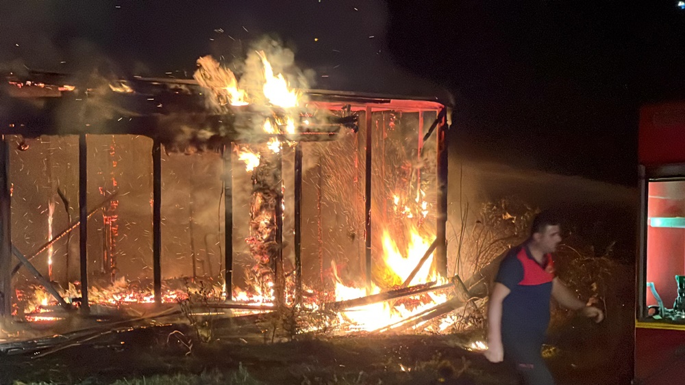 Sinop’un Bostancılı mahallesinde, gece saat 13.00 sıralarında ahşap bir yapıda