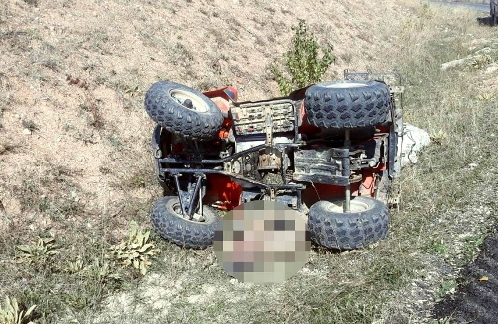 Boyabat'ta ATV devrilmesi sonucu ATV seyahat eden 2 kişi yaralandı.
