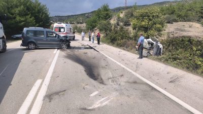 Edinilen bilgiye göre, 3 aracın karıştığı trafik kazasında 3 kişi