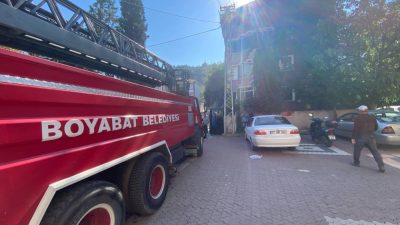Boyabat Yenimahalle’de bir binada çıkan yangında dumandan etkilenen 2 kişi,