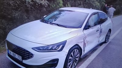 Boyabat Durağan yolunda Çatpınar köyü yakınlarında iki otomobilin çarpışması sonucu