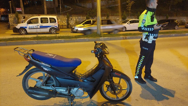Boyabat İlçe Emniyet Müdürlüğü Trafik Ekipleri Motosikletlere, özellikle çevreyi rahatsız