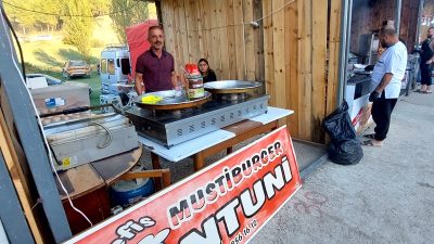 Boyabat Panayırı’nda yöresel lezzetler ziyaretçilerle buluşuyor. Sallım çorbası, incir uyuşturması