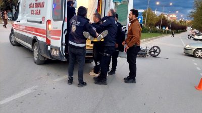 Boyabat'ta Yıldız mahallesi kavşağında Meydana Gelen Kazada Yaralıya Polis ve