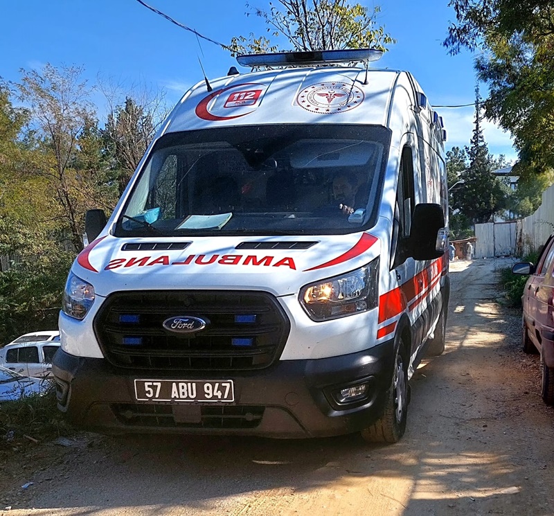 Boyabat Kumluk Mahallesi’nde bir vatandaş dengesini kaybederek yüksekten düştü. Yaralı