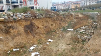 Boyabat Kumluk Mahallesi'nde 1.5 yıldır çöken istinat duvarı yapılamaması ve