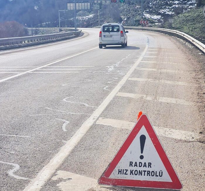 Sinop Emniyet Müdürlüğüne bağlı Boyabat Bölge Trafik ekipleri Boyabat-Sinop yolunda