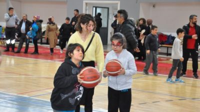 3 Aralık Dünya Engelliler Haftası kapsamında, rehabilitasyon merkezlerinde eğitim gören